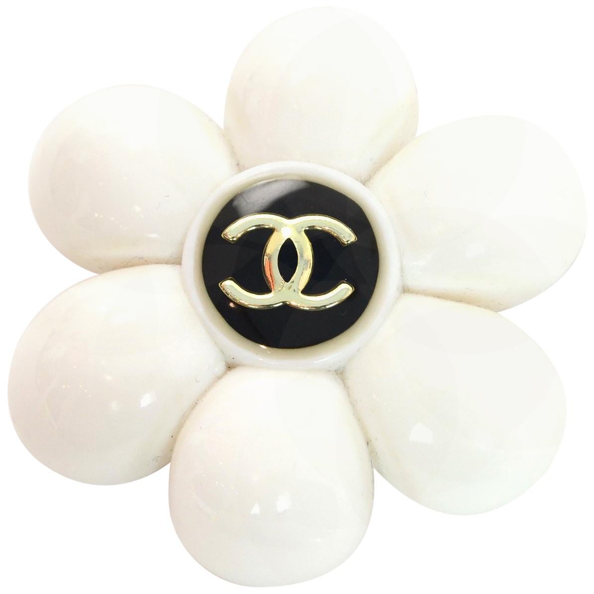 Chanel Vintage '96 CC White Daisy Flower Brooch/Pin