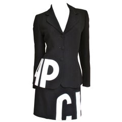 Moschino Anzug mit Buchstabenapplikation