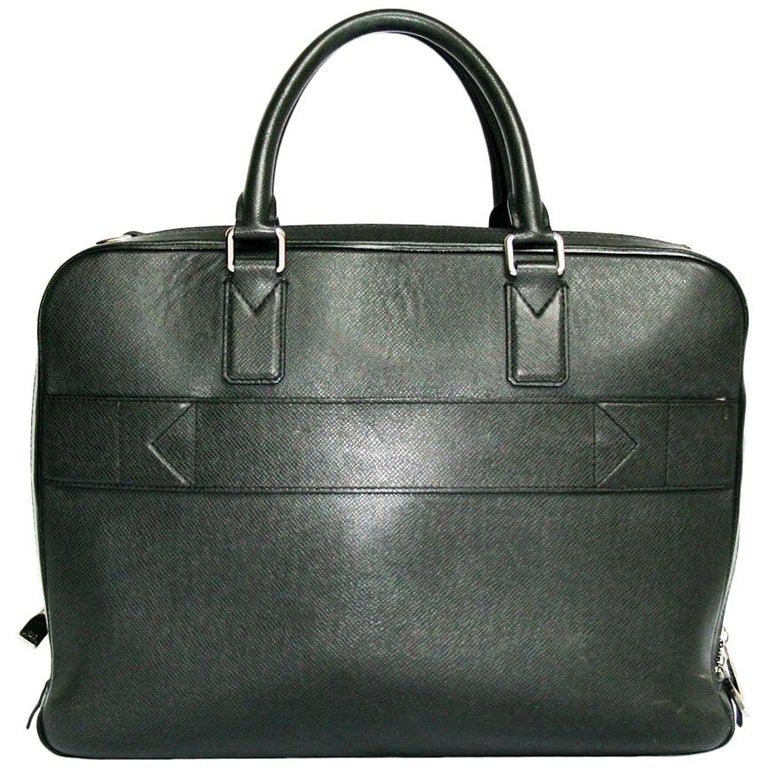 Louis Vuitton Black Taiga Leather Passport Holder Louis Vuitton | The  Luxury Closet
