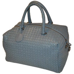 Bottega Veneta Tote de fin de semana de piel de cordero tejida azul acero de la firma