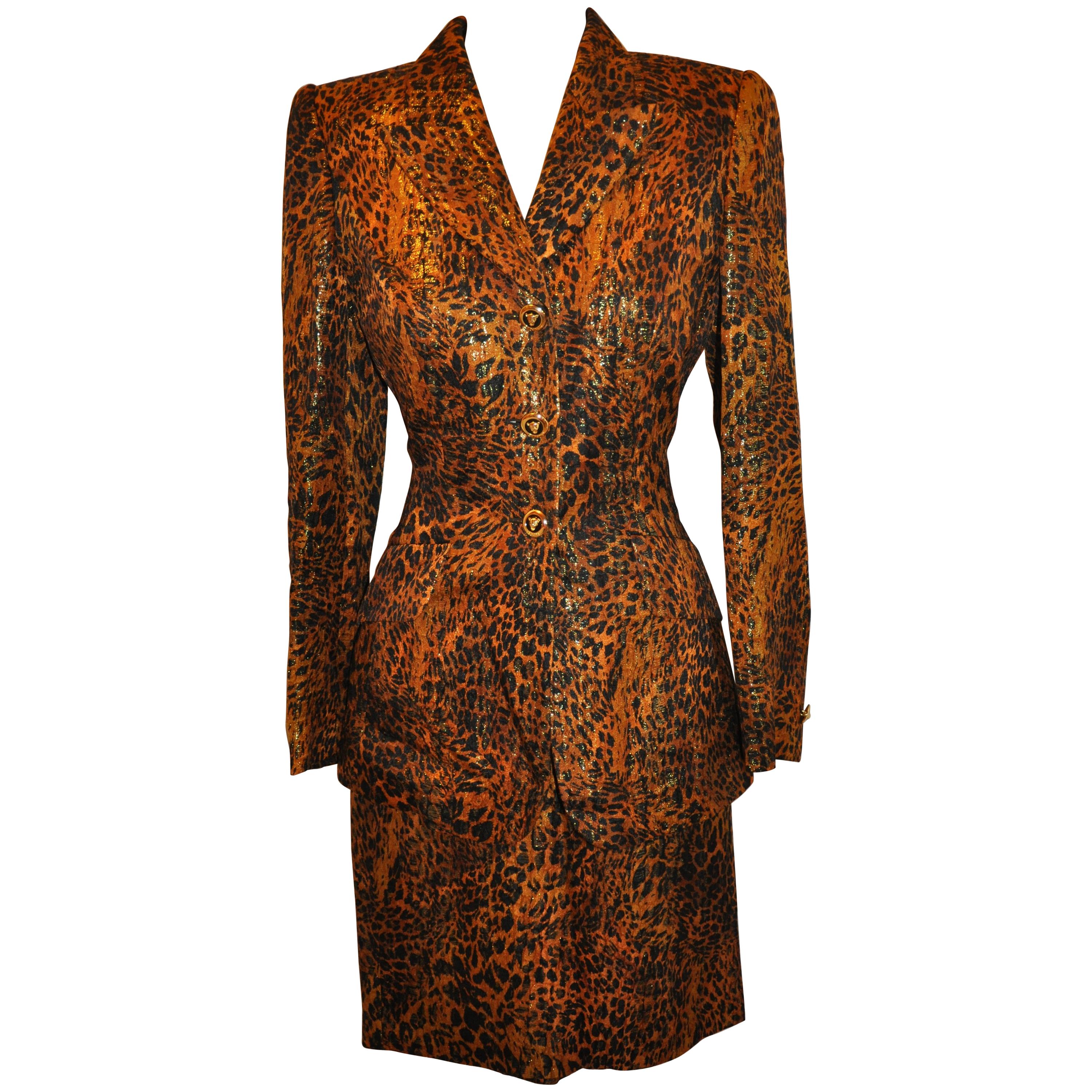 Escada Beautifully Eleganter Anzug mit Leopardenmuster und Metallic-Gold-Lame-Rock im Angebot