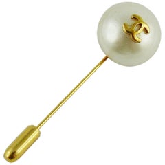 Chanel Vintage Pearl CC Logo Lapel Pin