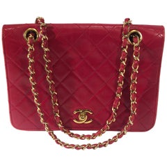 Chanel Vintage Red Quilted Lambskin Medium Flap Bag with Gold Chain Strap