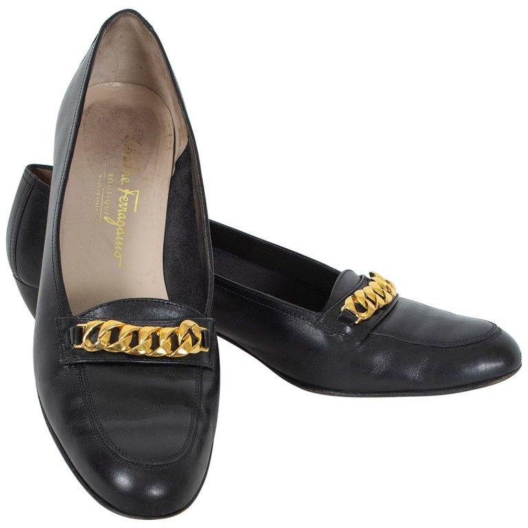 Salvatore Ferragamo High Heel Shoes in Purple Patented Leather. Size 6.