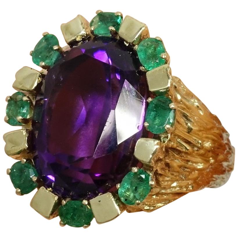 Vintage 14kt Gold, 12ct Amethyst, 1/2ct Oval Emeralds Ring, Size9 For Sale