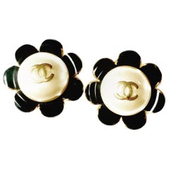 Chanel 80s Vintage clip on earrings