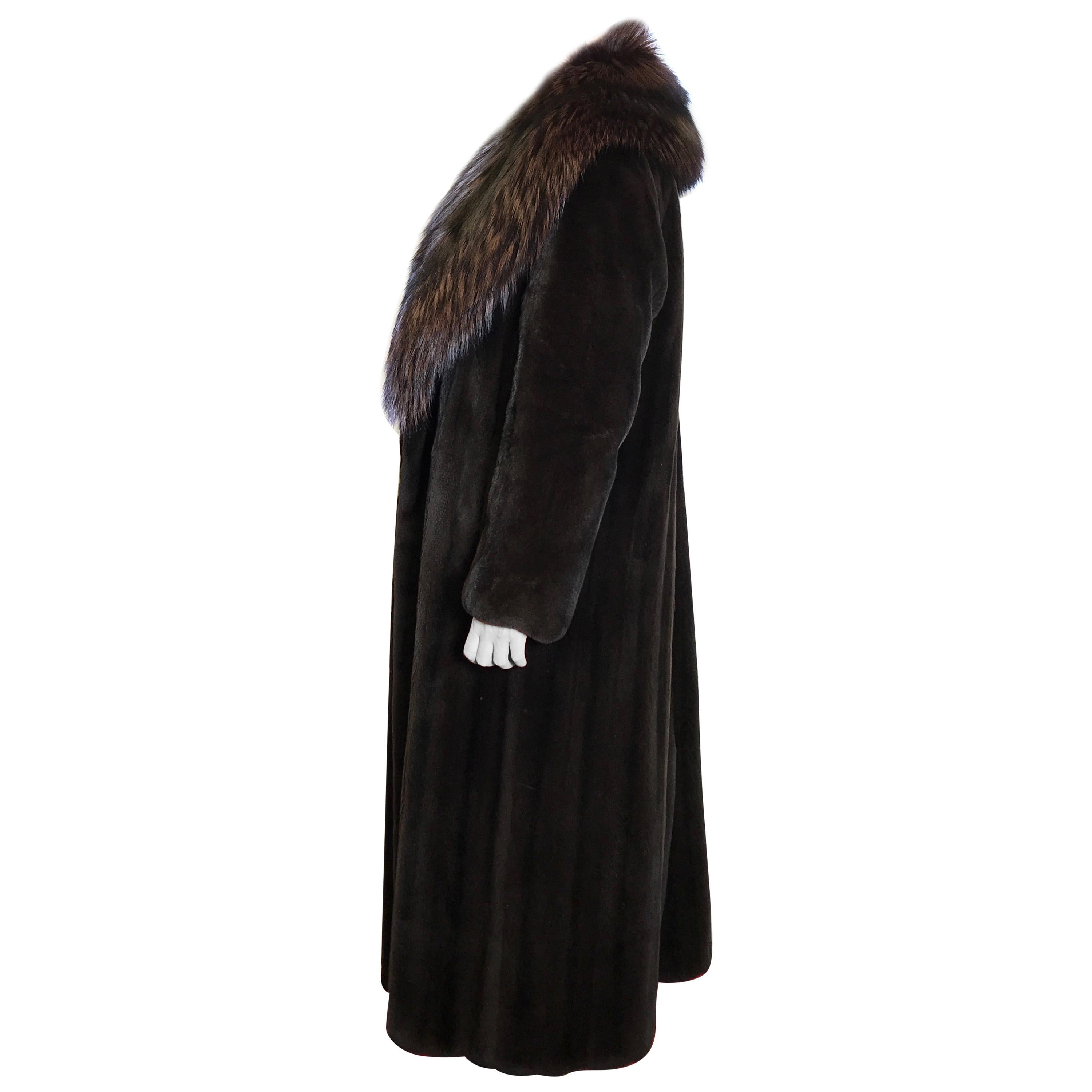 Long velvet silk mink fur coat with silver fox collar. Dark brown. (7) For Sale