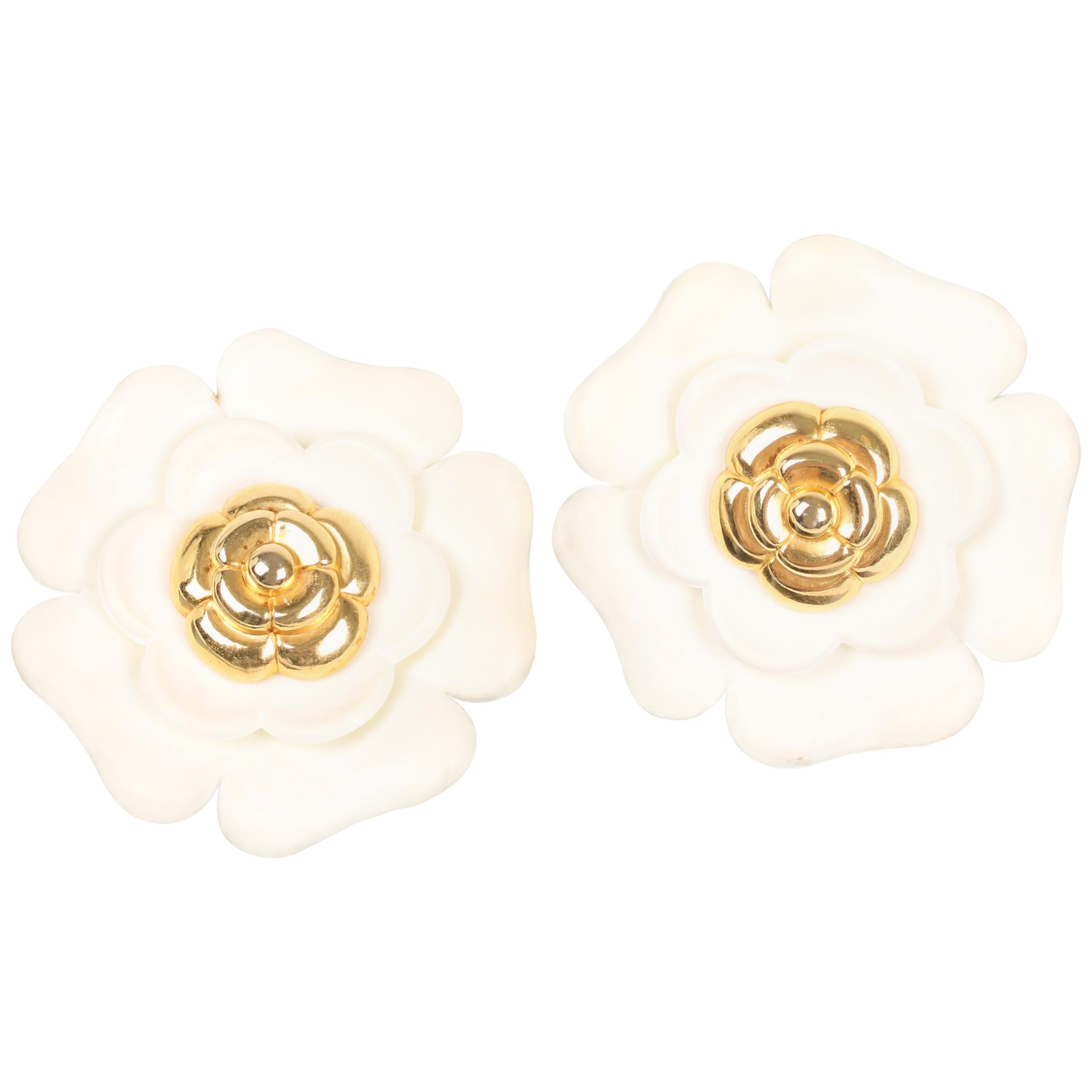   Chanel XXL Camellia Clip Earrings - white/gold   Chanel XXL Camellia Clip Earr