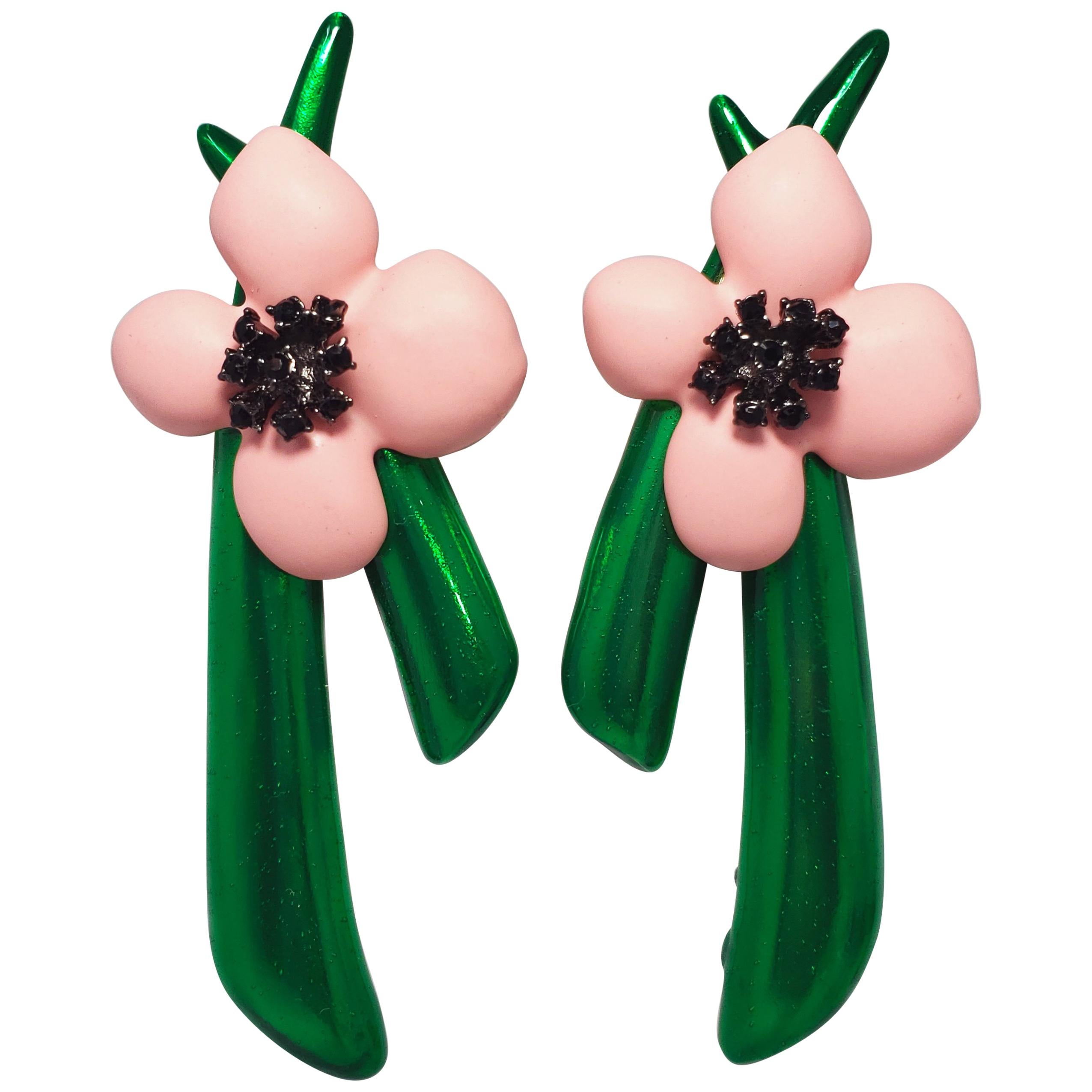 Oscar de la Renta Pink Resin & Green Enamel Flower Clip On Earrings in Gold