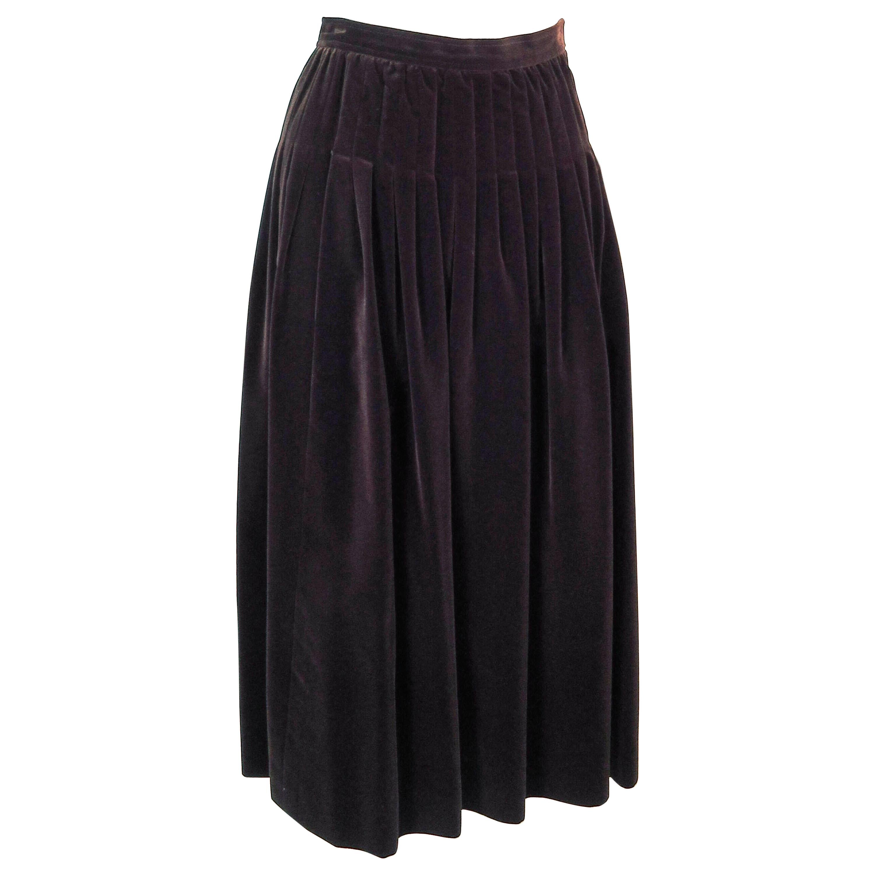 YVES SAINT LAURENT Brown Velvet Pleated Flare Skirt Size 36 For Sale