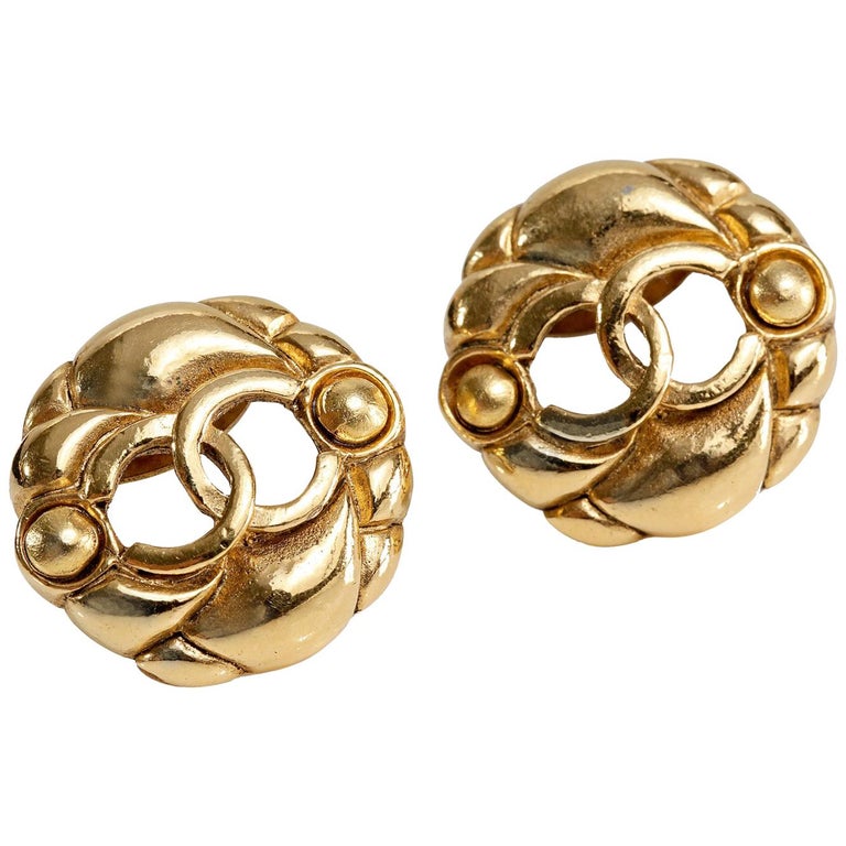 Chanel Gold Camellia CC Vintage Clip Earrings For Sale at 1stDibs