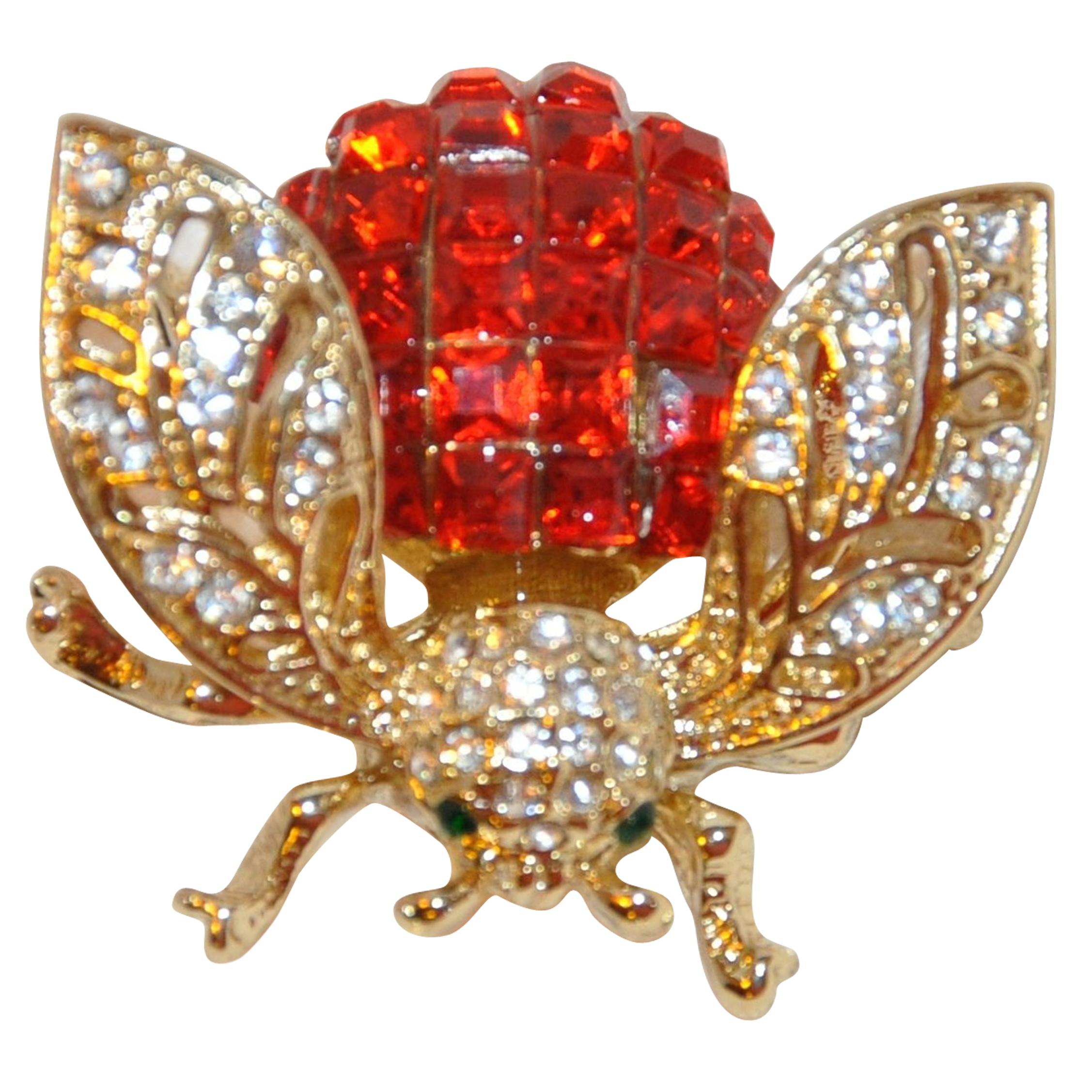 Schön detaillierte filigrane Brosche "HoneyBee" mit Faux-Rubinen & Diamanten im Angebot