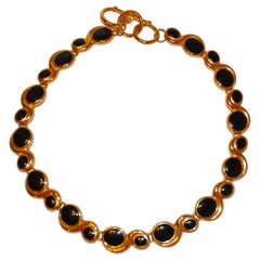 Geformte Choker-Halskette aus vergoldetem Gold mit Vermeil-Hardware und Onyx-Akzent 