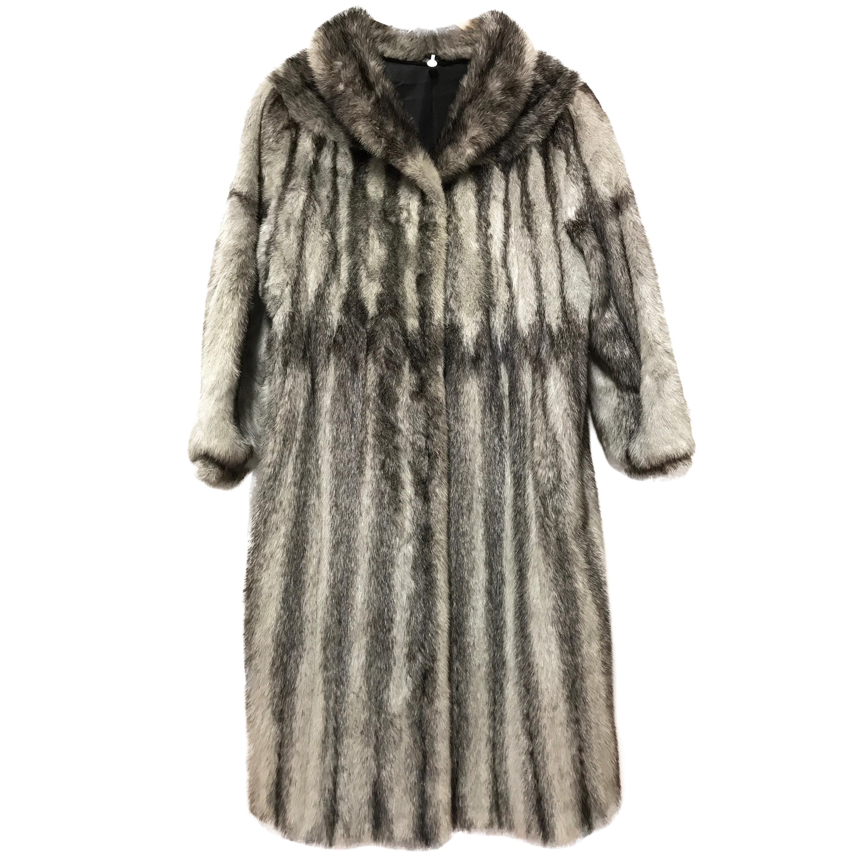 Long colored cross saga mink fur coat. Light gray / black (14) For Sale