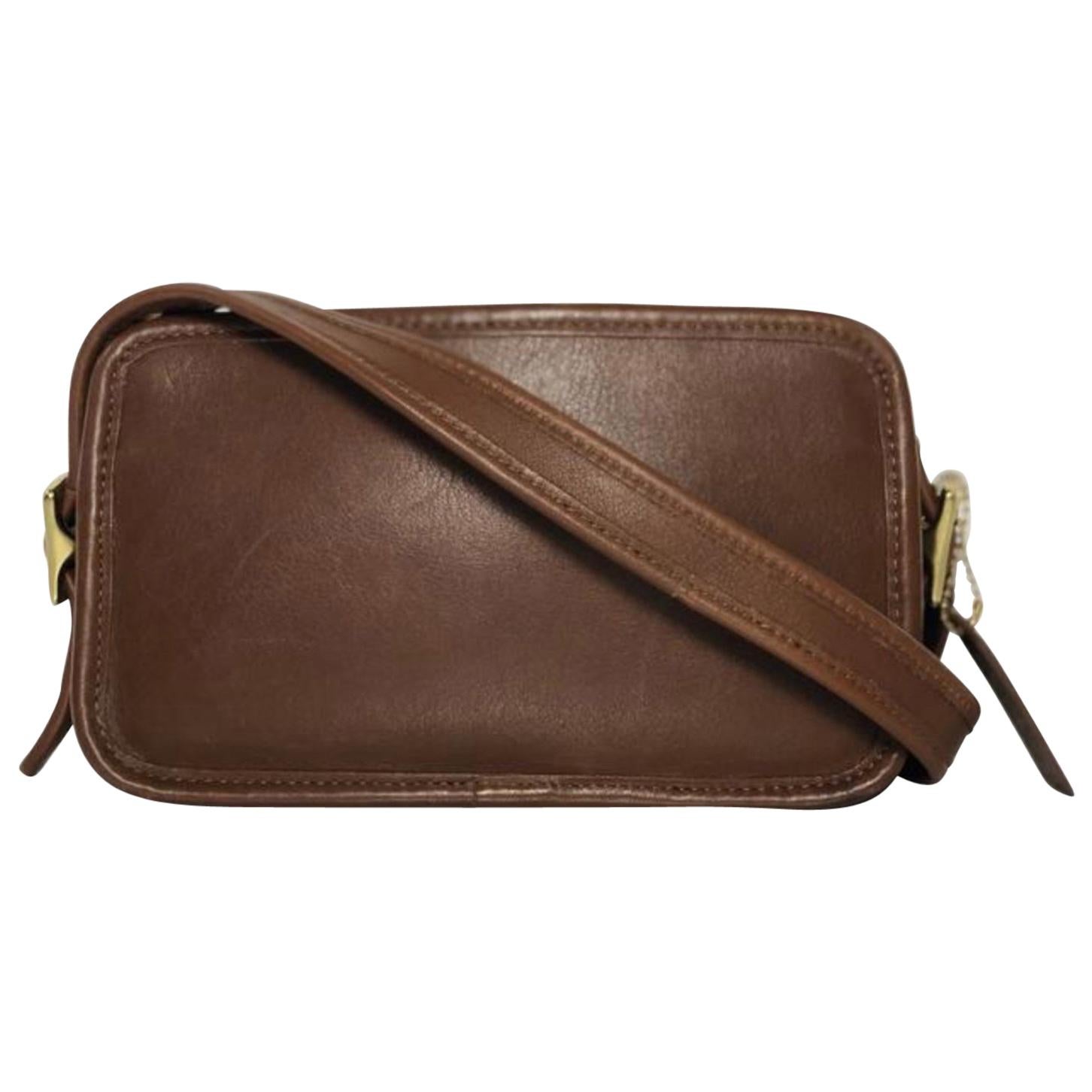 Coach Vintage Small Zipper Crossbody Shoulder Handbag in Brown For Sale