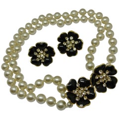 Chanel Unsigned 1950s Gripoix Black Flower Faux Pearl Necklace Choker Earrings