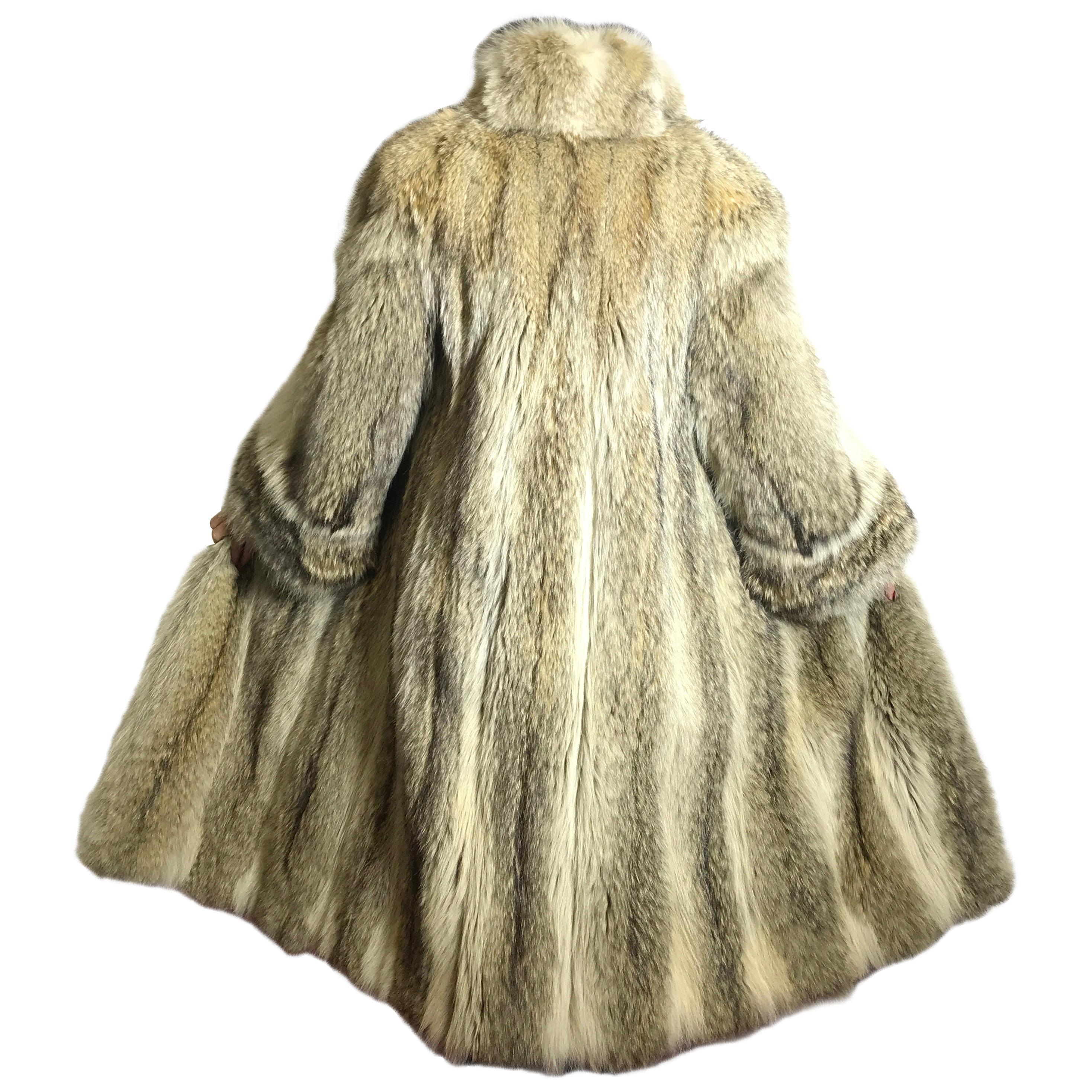  Long coyote fur coat, shadow fox. Tan / white. (15) For Sale