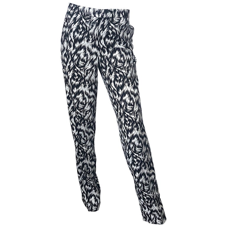 New Derek Lam Size 8 Black and White Feather Print Pajama Style Silk Pants  For Sale at 1stDibs