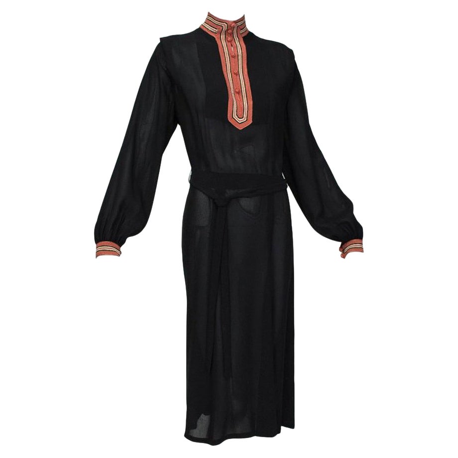 Black Crêpe Shirtwaist Dress w Coral Ottoman Crochet Mandarin Placket - M, 1940s For Sale