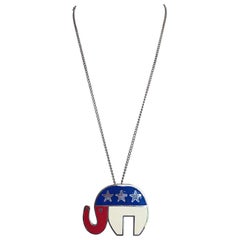 collier ou broche des années 1960 Hattie Carnegie Républicain Patriotique Grand Eléphant 60s