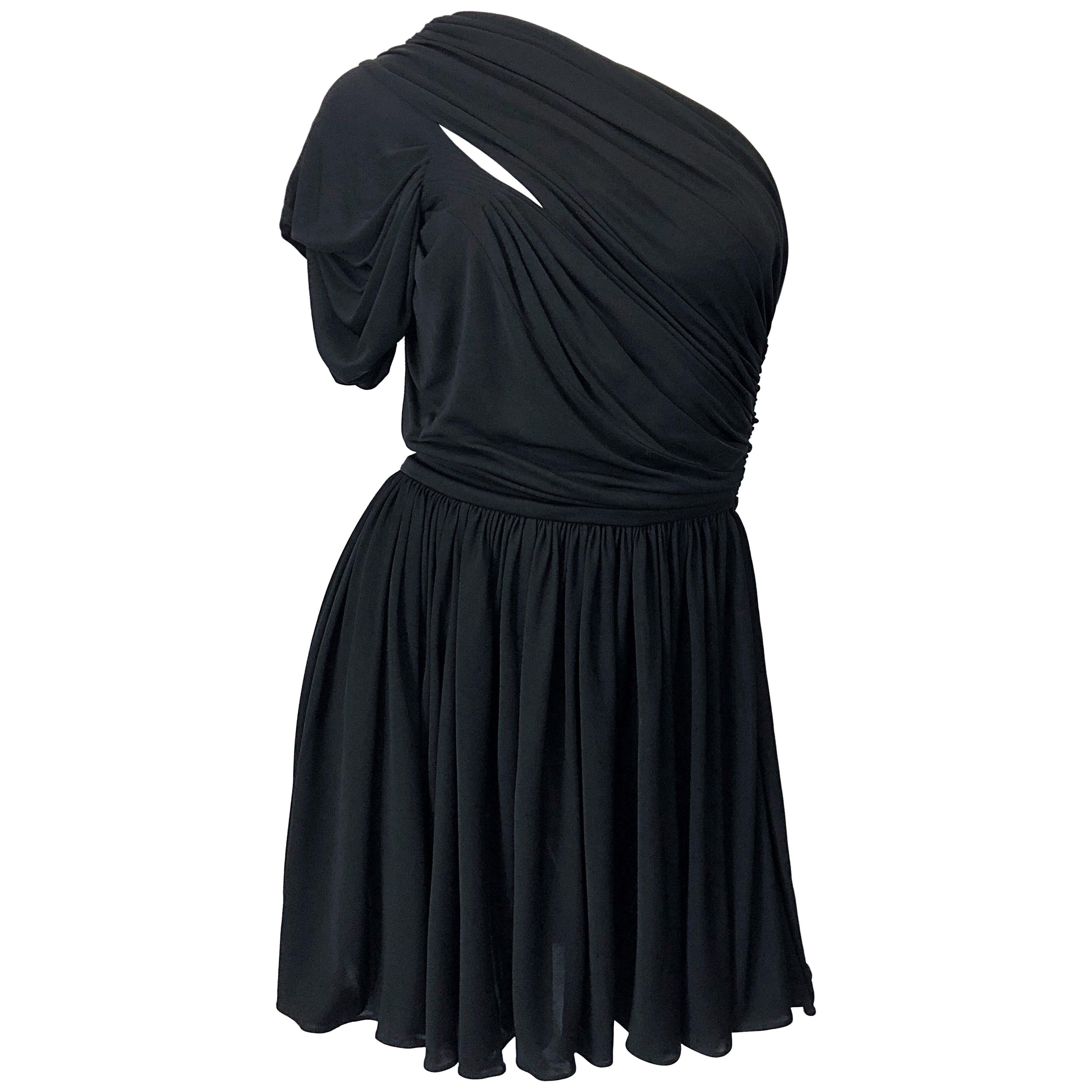 John Galliano - Mini robe noire asymétrique style grec vintage avec épaules asymétriques, taille 42 6/8, années 2000 en vente