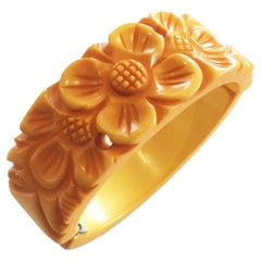 Antique Art Deco Corn Yellow hinged carved bakelite flower clamper bracelet