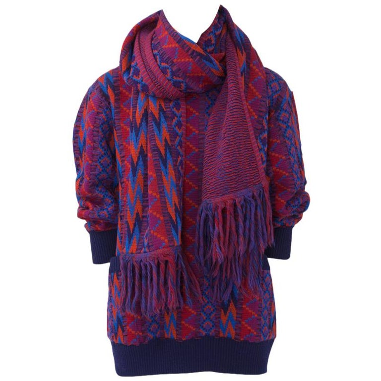 Pull et écharpe en laine de défilé Yves Saint Laurent, automne-hiver  1982-1983 - En vente sur 1stDibs