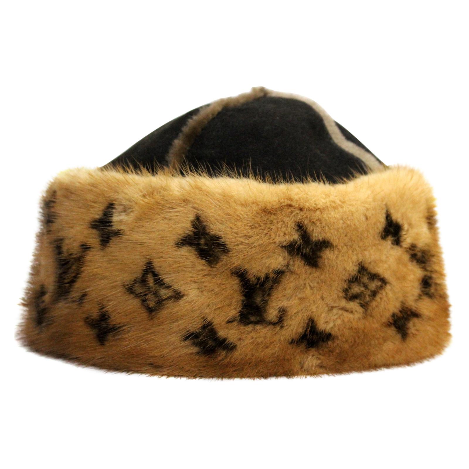 Louis Vuitton Mink Brown Beret For Sale at 1stDibs