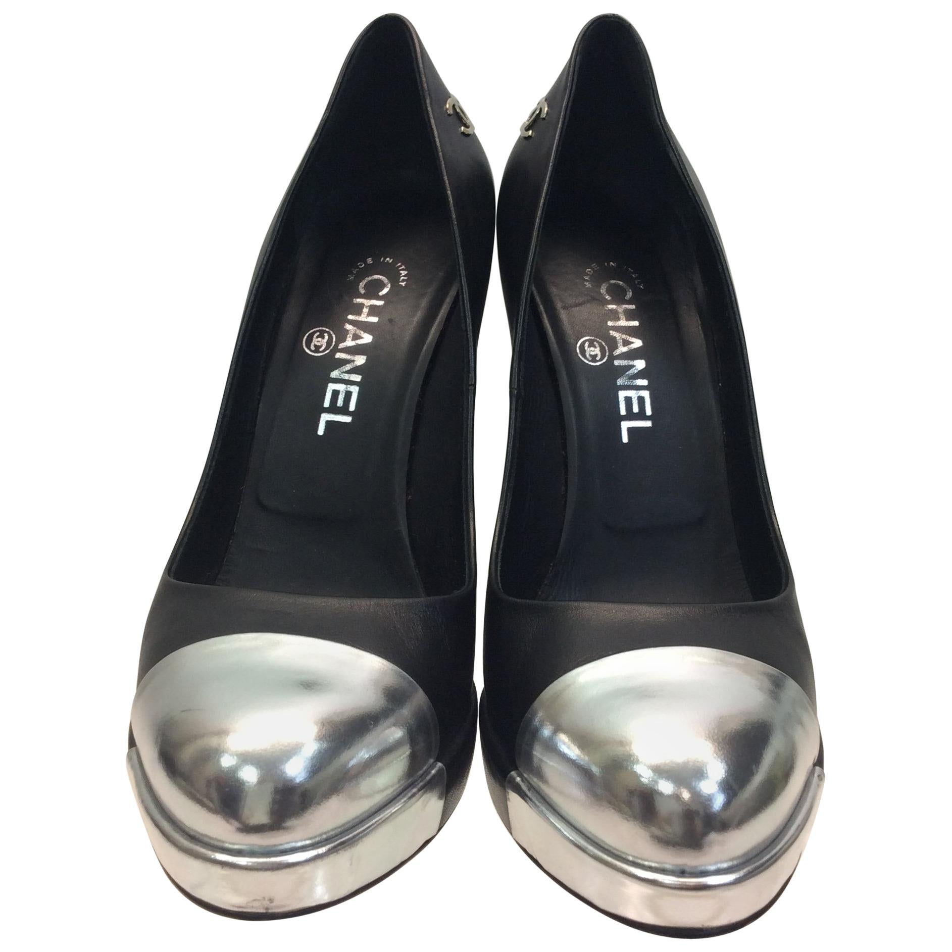 Chanel Black Leather and Silver Pump For Sale