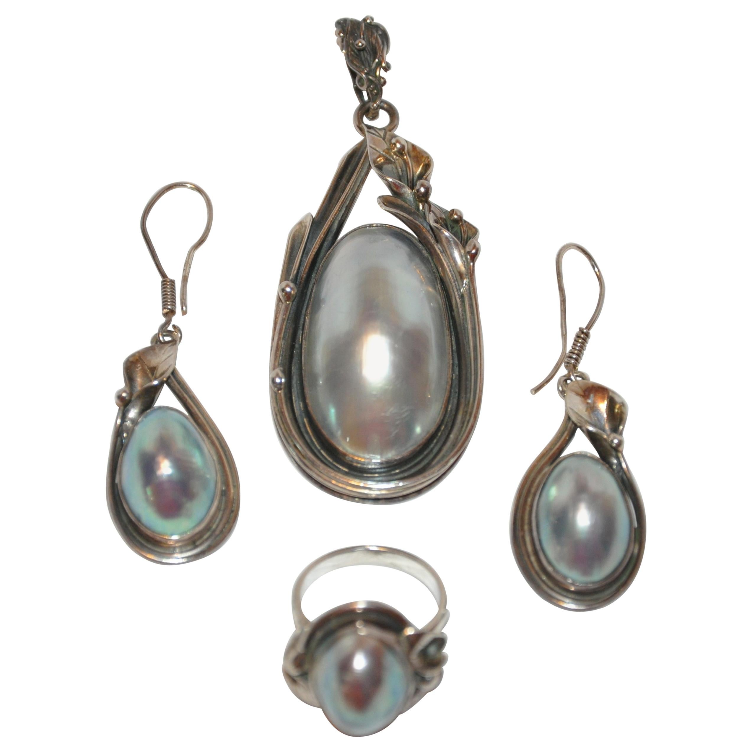 Exquisiter detaillierter Silber 925 & ""Perlmutt""-Anhänger, Ohrringe und Ring-Set im Angebot