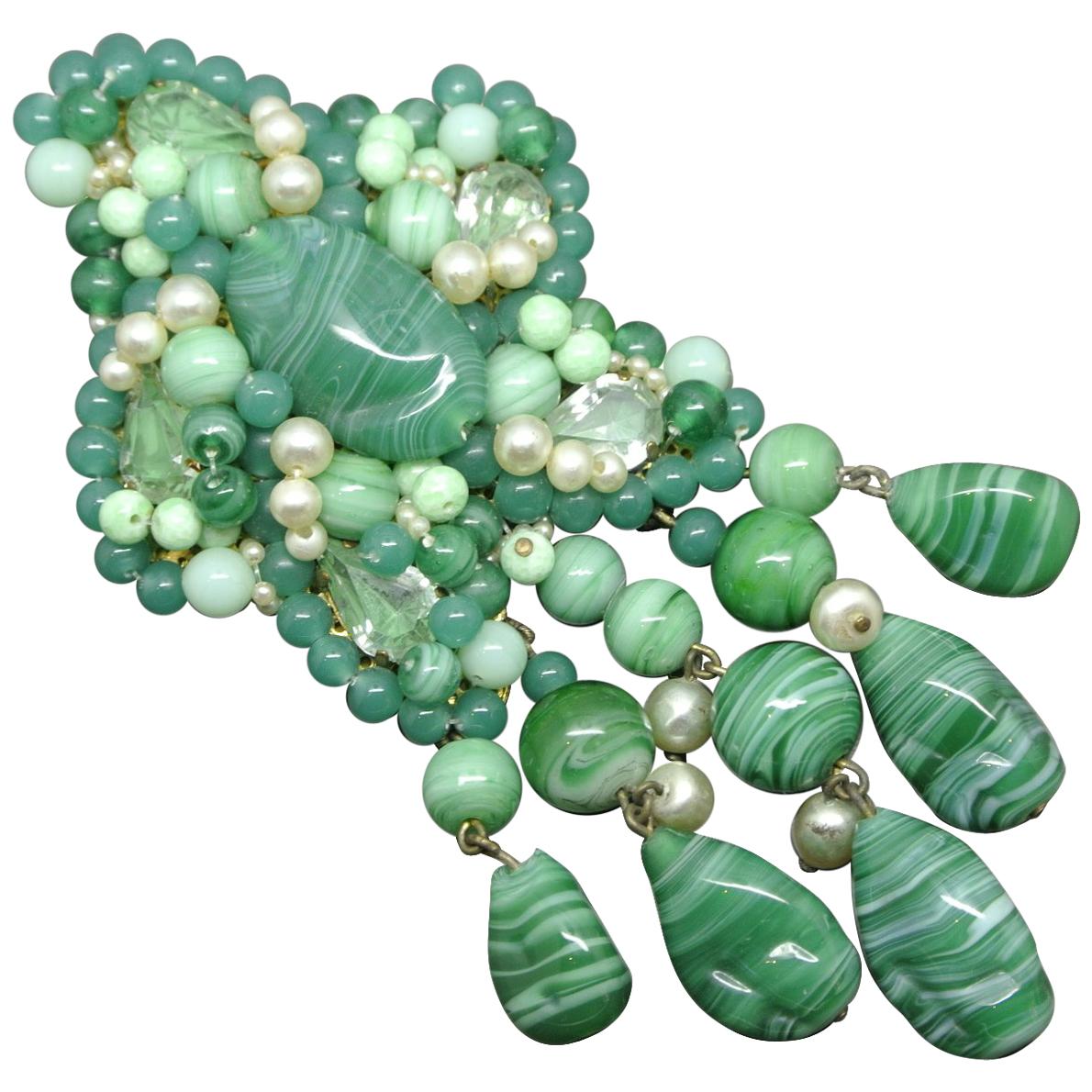 French 1950s tassel Drop Green Poured Glass Brooch im Angebot