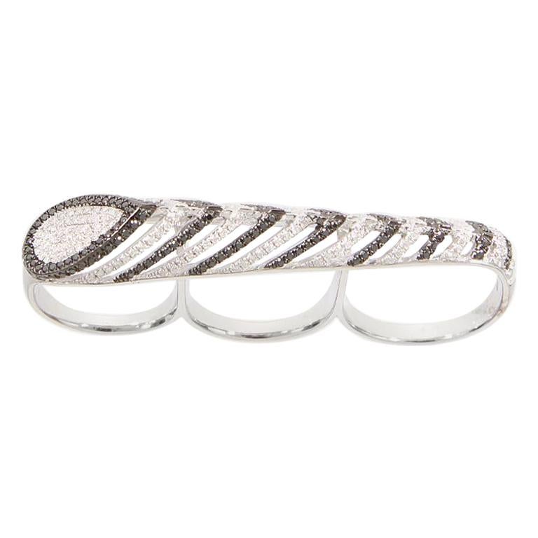 AS29 Spine Three-Finger Ring  For Sale