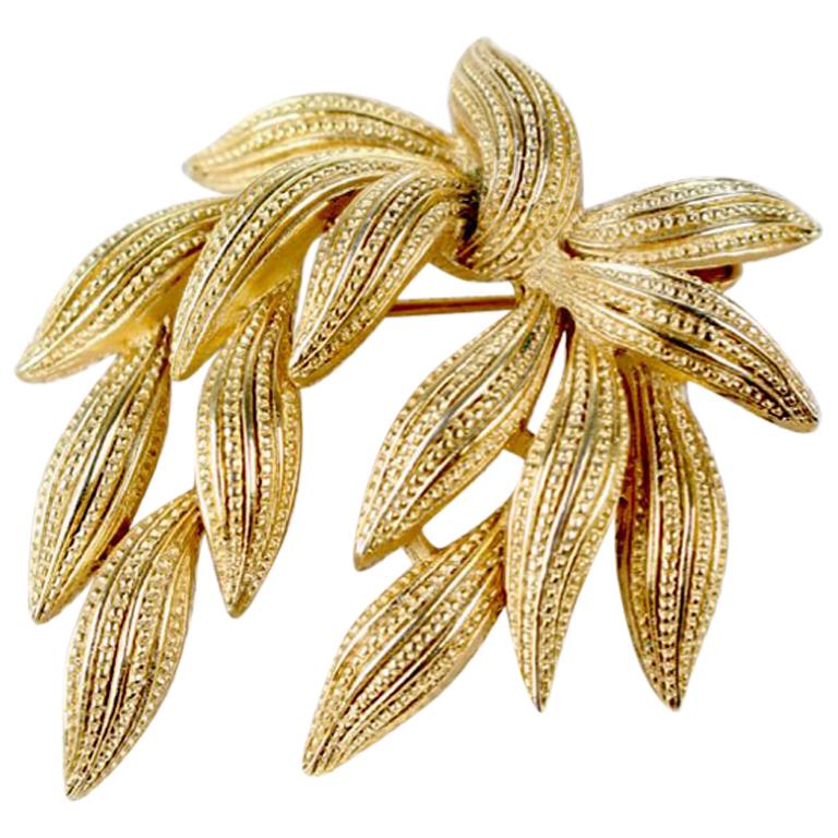 Crown TRIFARI Gold Toned Textured Marine Plant Leaf  Design Brooch, 1950s/1960s