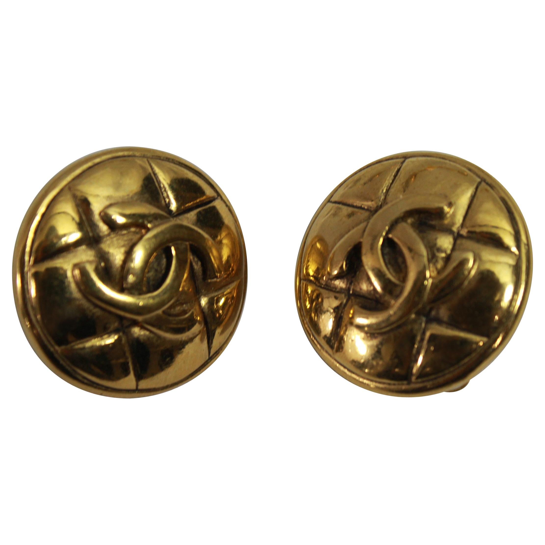 90
s Chanel Vintage Double C Earrings in Gold-Plated Metal For Sale