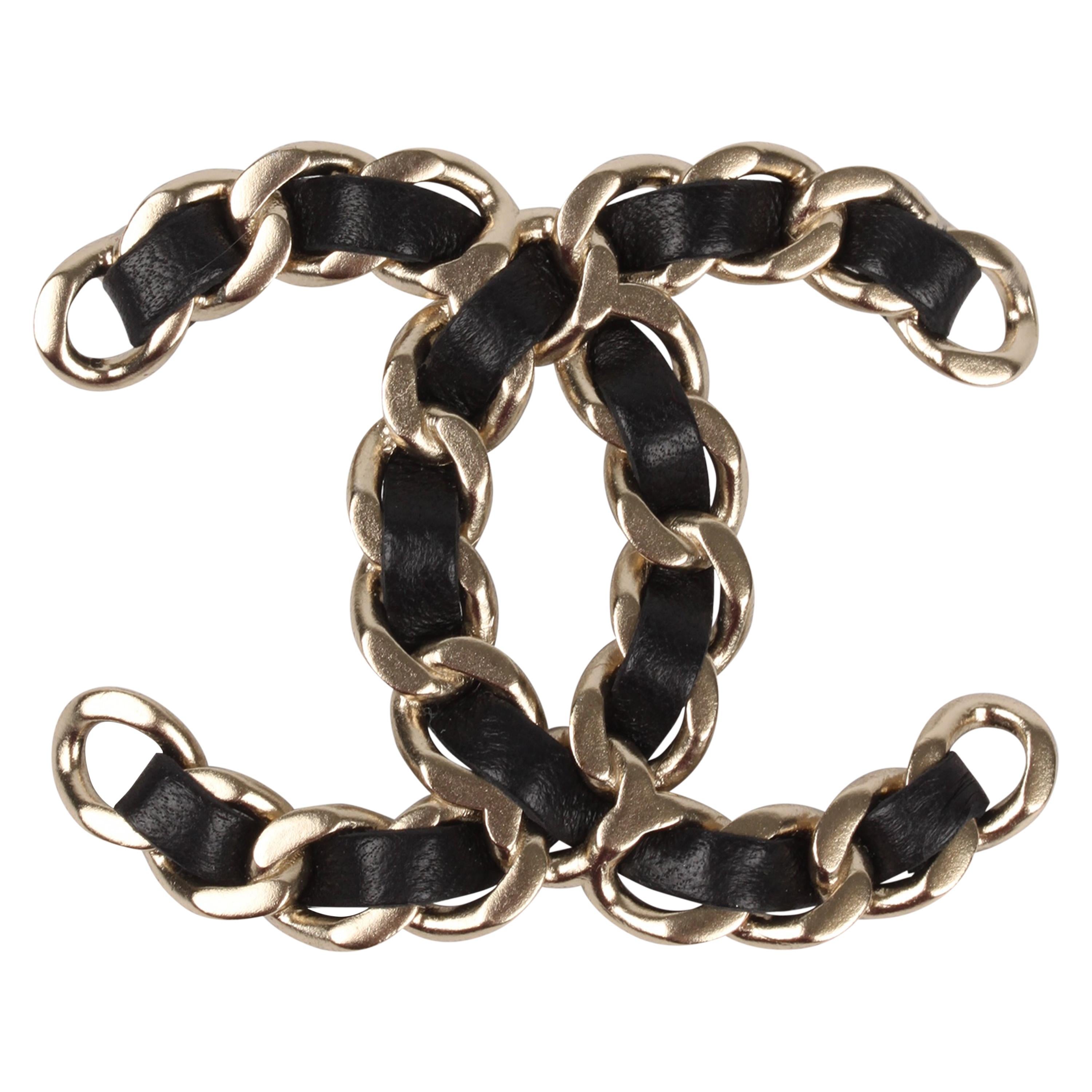 Chanel CC Logo Brooch Matte Silver - black For Sale