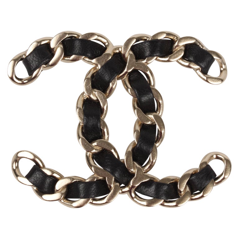 Chanel CC Logo Brooch Matte Silver black For Sale at 1stDibs