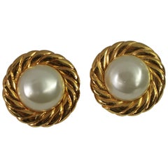 80's Chanel Vintage Earrings in Gold-Plated Metal