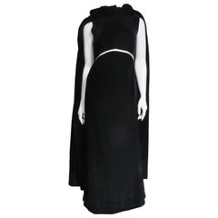 Bill Blass für Maurice Rentner 1960er Jahre Seidensamt-Kleid und Umhang