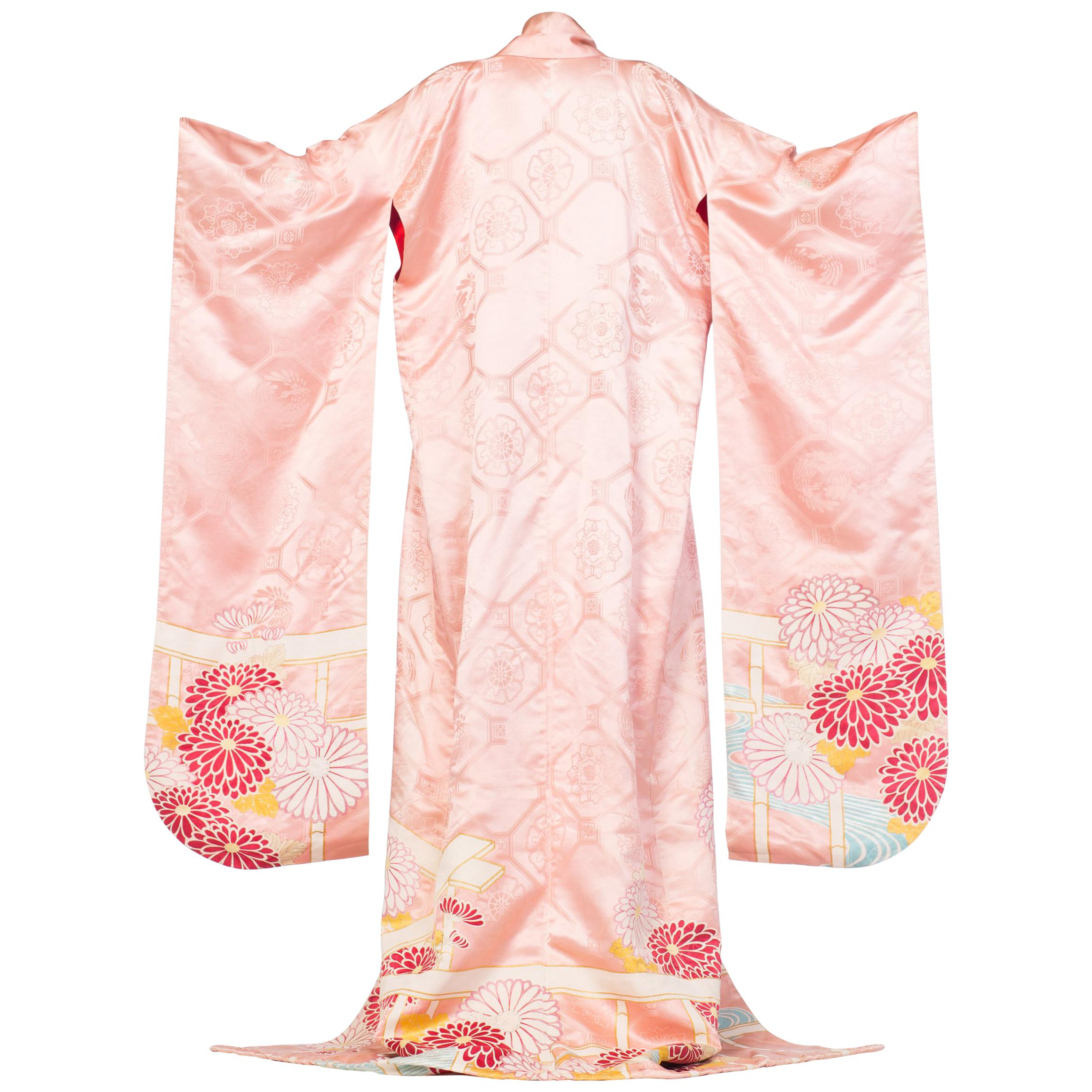 1940er Reicher, weicher, handbemalter Kimono aus Seide mit Blumen und Golddetails