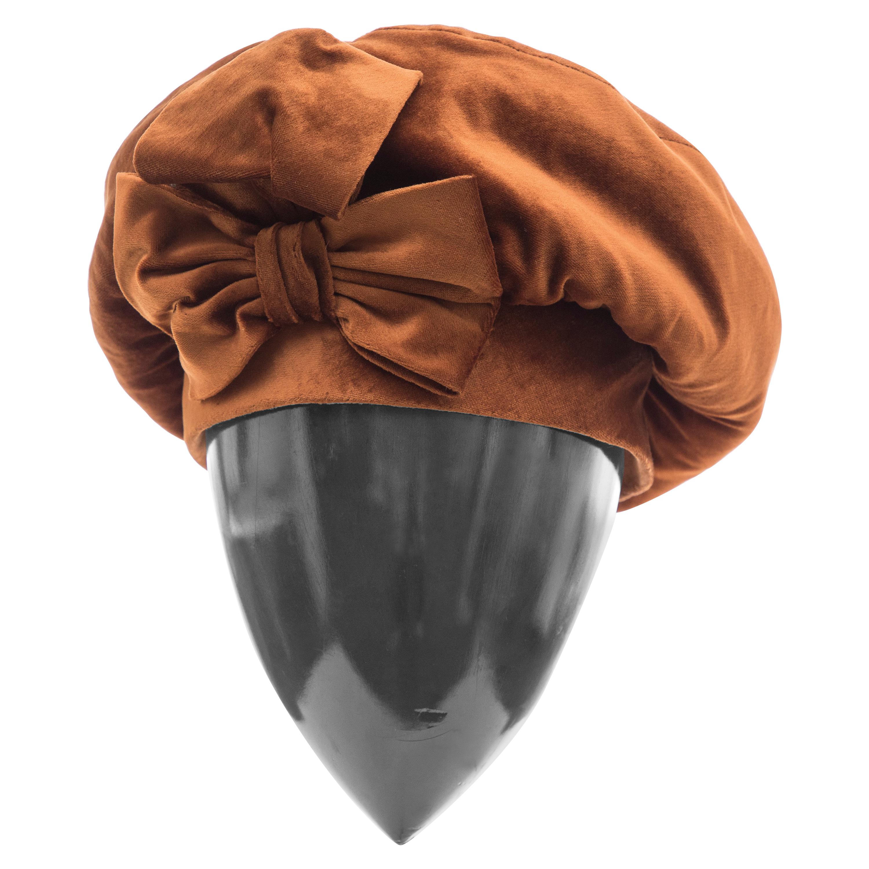 Mr. John Silk Velvet Hat, Circa: 1950's im Angebot