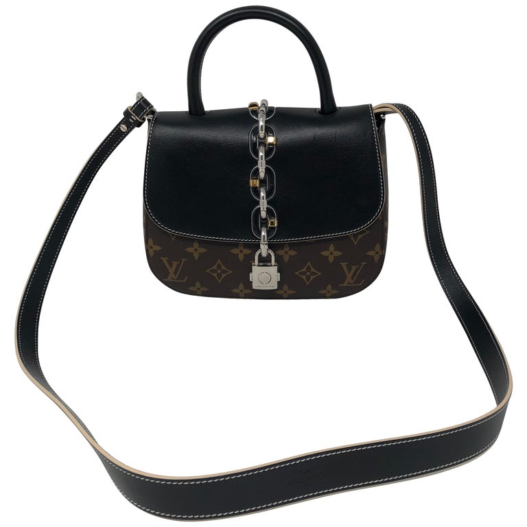 Louis Vuitton Chain-It Bag