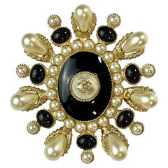 CHANEL Brooch Paris Cuba Cruise Collection Oval in Gilt Metal, Resin and Pearls