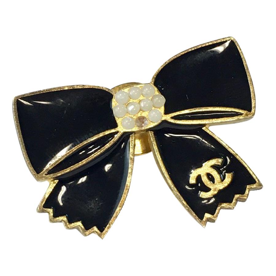 CHANEL Bow Brooch in Gilt Metal with Black Enamel and Pearls