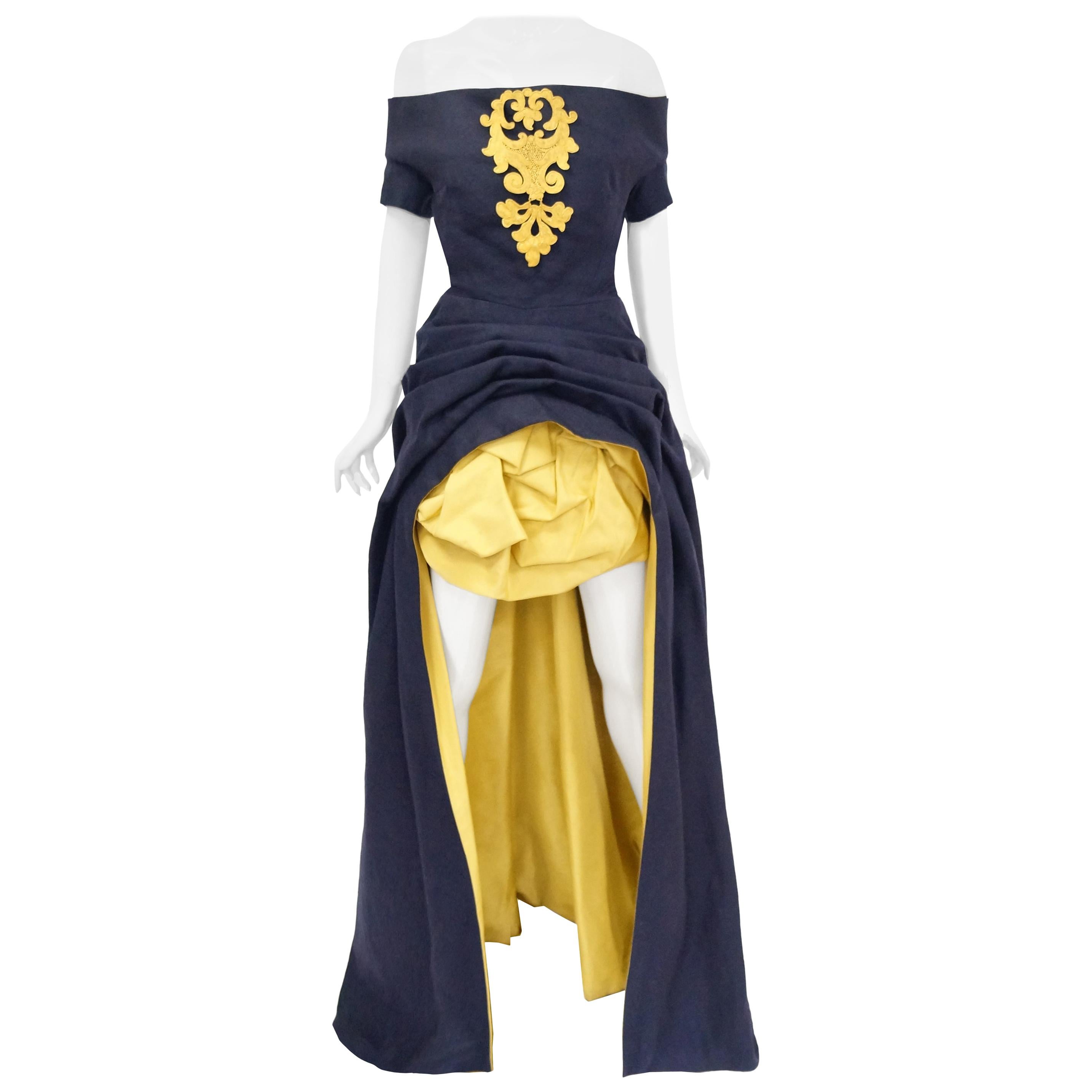 1991 Christian Lacroix Couture Shantung-Abendkleid aus marineblauem Leinen und goldener Seide 32 im Angebot