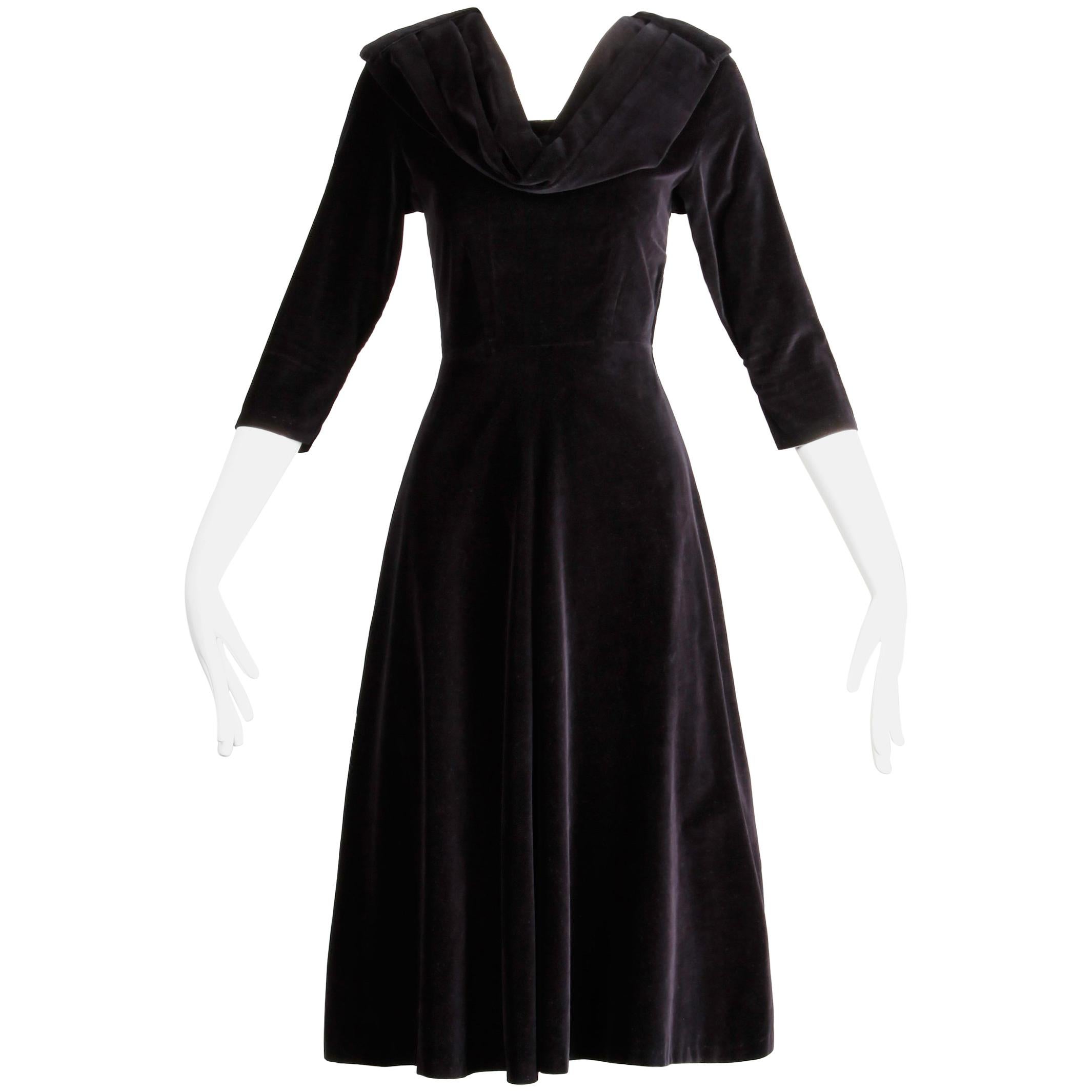 1940s Vintage Black Velvet Cocktail Dress with Collar + 3/4 Cropped Sleeves For Sale