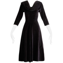 Vintage 1940s Robe de Cocktail en Velours Noir avec Col + Manches 3/4 Cropped