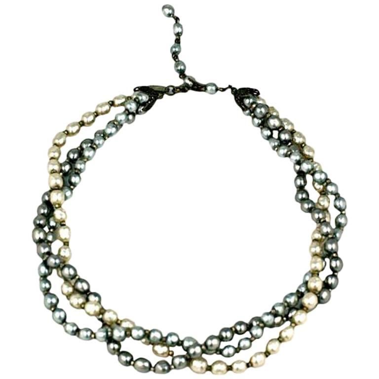 Miriam Haskell - Perle grise et blanche en argent   Collier de perles en vente
