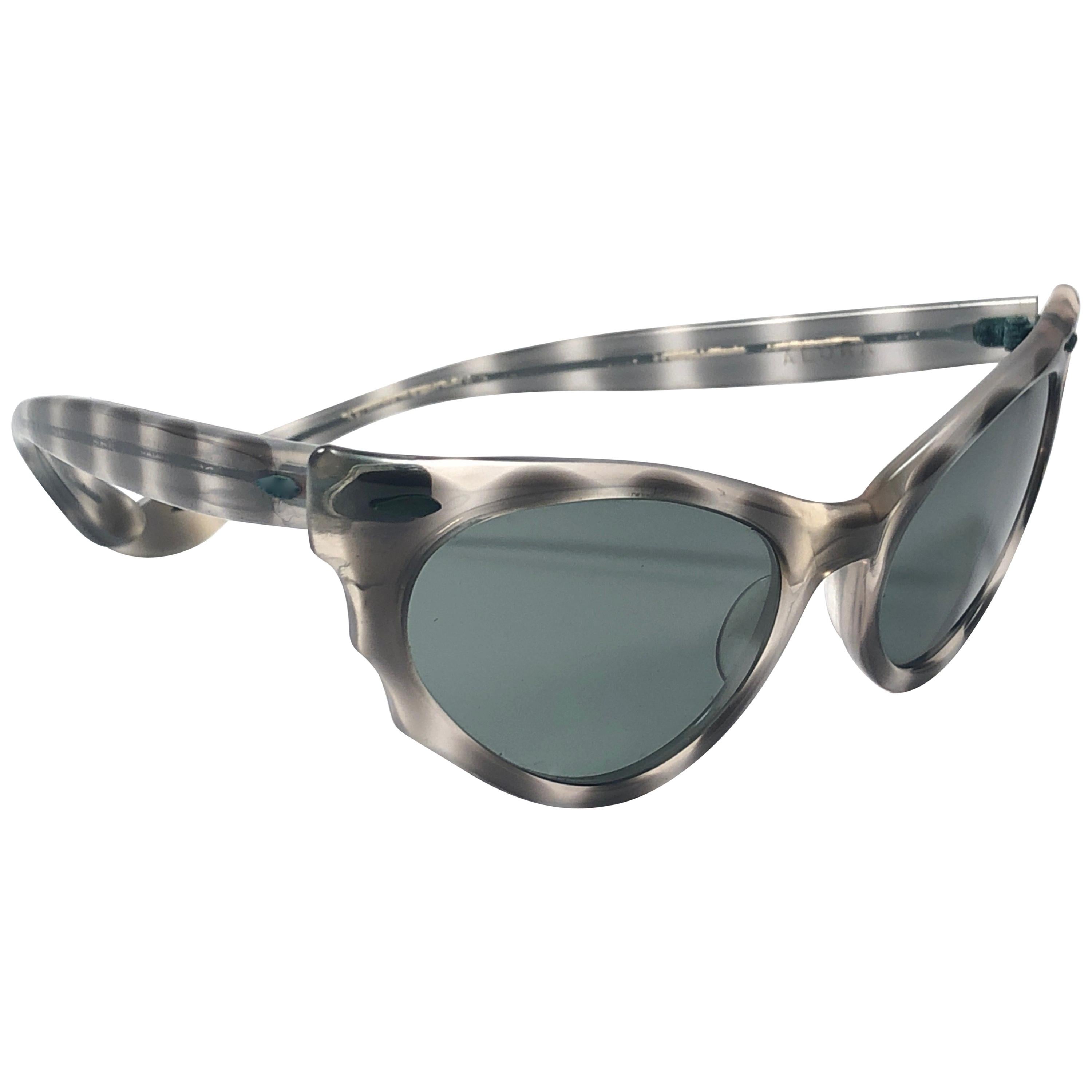 Vintage Ray Ban Alora Cat Eye 1950 Mid Century Black & White B&L USA Sunglasses
