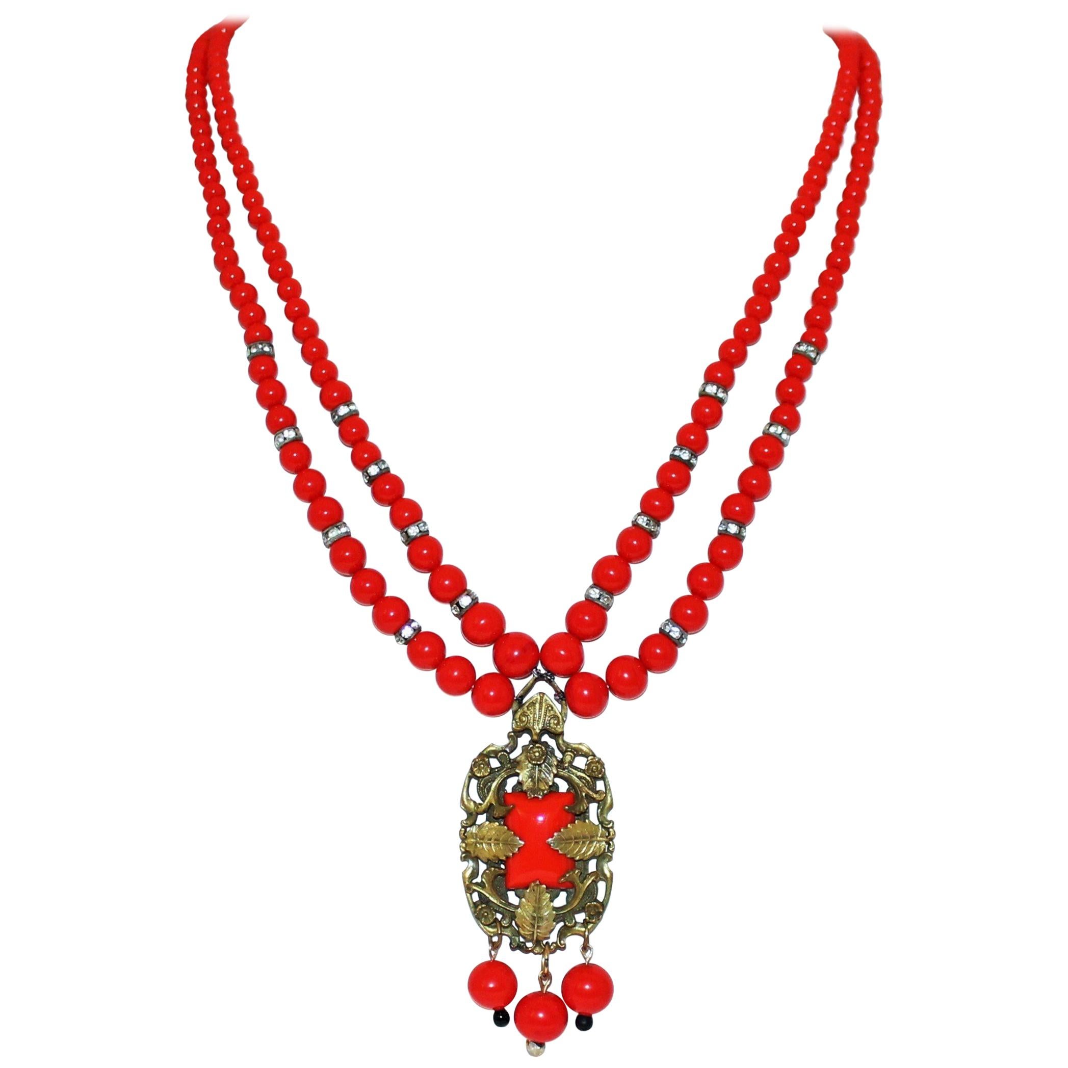 Circa 1930s Red Beaded Pendant Necklace im Angebot