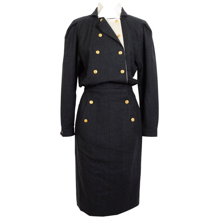 Chanel Vintage 1980s documented wool dress with 14 Coco Chanel buttons at  1stDibs